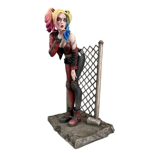 Batman - Harley Quinn Dceased PVC Statue 8"