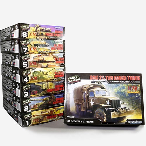 Forces of Valor - U.S. GMC 2.5 Ton Cargo Truck 1:72 Model Kit 873006A