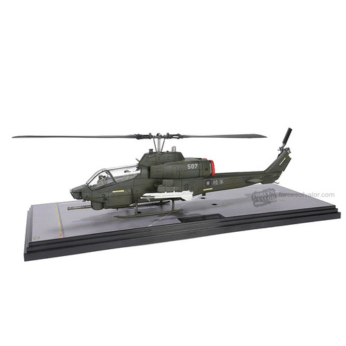 FOV-820003B- 1 1/48 Bell AH-1W "Whiskey Cobra" attack helicopter : AIM-9 Sidewinder + M260 7-tube | R: Hellfire + M260 7-t)