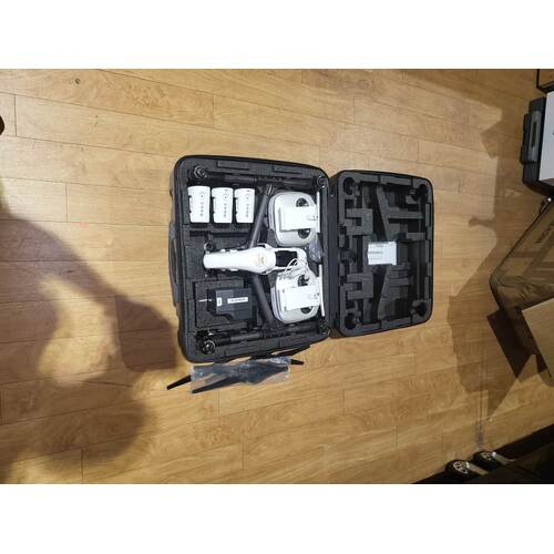 iNSPIRE 1 WITH X3 CAMERA 3 BATTERIES CARRY CASE READY TO FLY