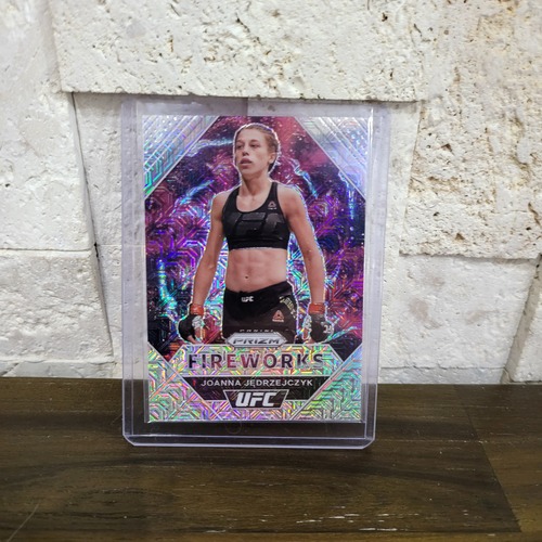 (NB) Joanna Jedrzejczyk 2021 Panini Prizm UFC Mojo Refractor Card Fireworks 25/25 #7 book end (o14)