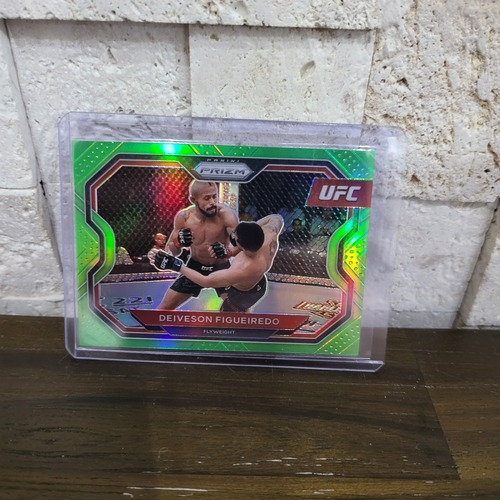 (NB) 2021  Deiveson Figueiredo Panini Prizm UFC Neon Green Prizm Card 11/75 #17 (o207)