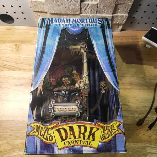 Mezco dark carnival presents madam  mortuss 50cm 2003