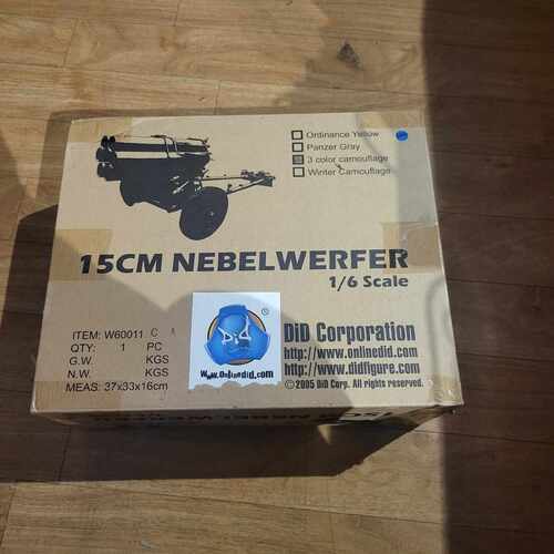 DiD German WWII 15cm Nebelwerfer Multiple Rocket Launcher Gray, 3 colour camouflage.