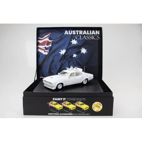 DDA911K - 1:24 Plastic XB V8 Interceptor Kit model kit interceptor