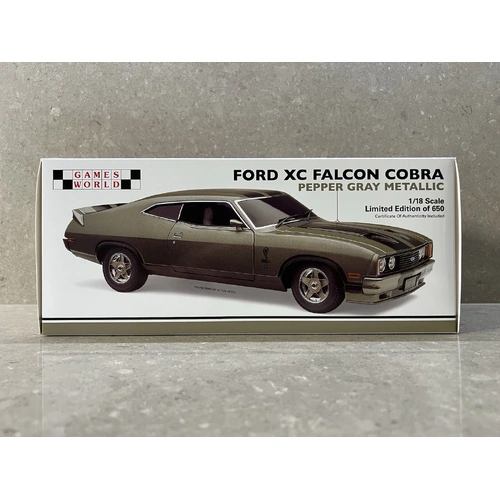 CLASSIC CARLECTABLES 1:18 FORD XC FALCON COBRA PEPPER GRAY METALLIC (18840)