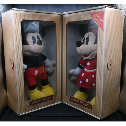 2018 Australia Post Disney Mickey & Minnie Mouse Collection Plush Set An amazing homage to a Disney Classic!