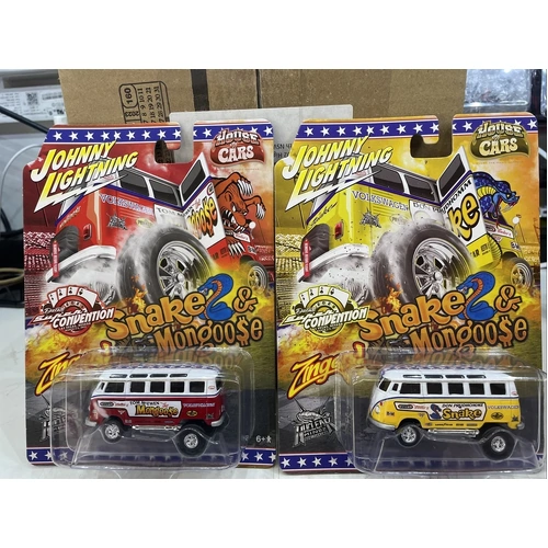 Johnny Lightning House of Cars Volkswagen Zinger Bus Snake And Mongoose Set of 2