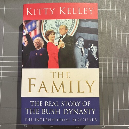 The Family: The Real Story Of The Bush Dynasty by Kitty Kelley (Paperback, 2005)
